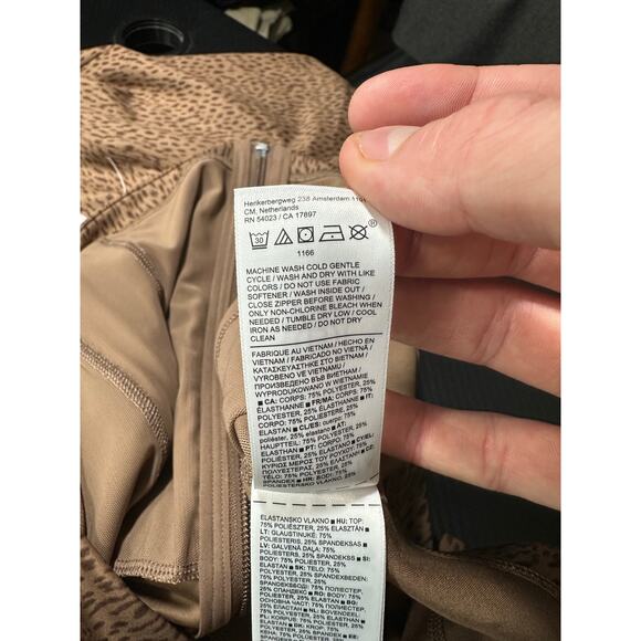 Athleta Salutation Jacket Sz Large Animal Print Cheetah Performance Athletic NWT - Picture 10 of 16